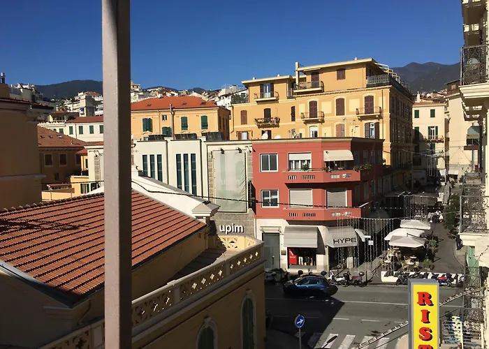 A Due Passi Dal Mare Санремо